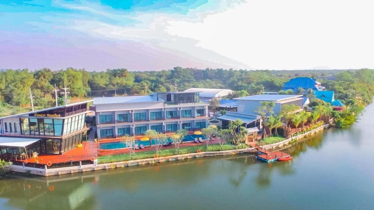 Phuengluang Riverside Hotel Chanthaburi Exterior photo